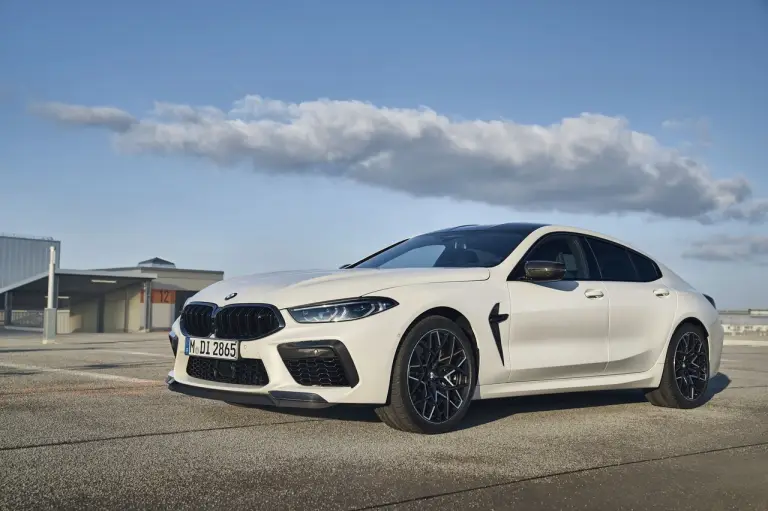 BMW Serie 8 ed M8 2023 - Foto - 18