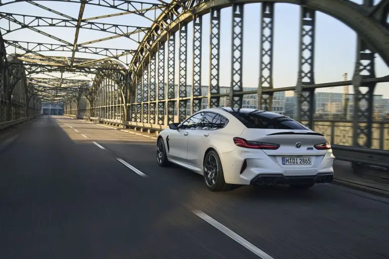 BMW Serie 8 ed M8 2023 - Foto - 20