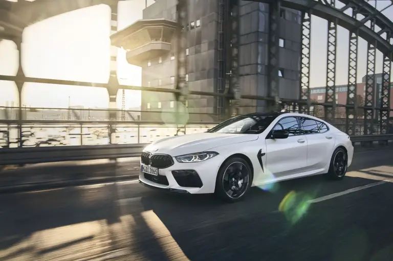BMW Serie 8 ed M8 2023 - Foto - 34