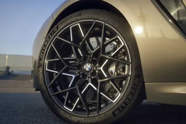 BMW Serie 8 ed M8 2023 - Foto - 15