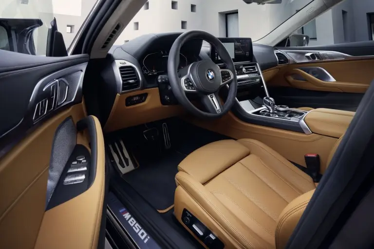 BMW Serie 8 ed M8 2023 - Foto - 27