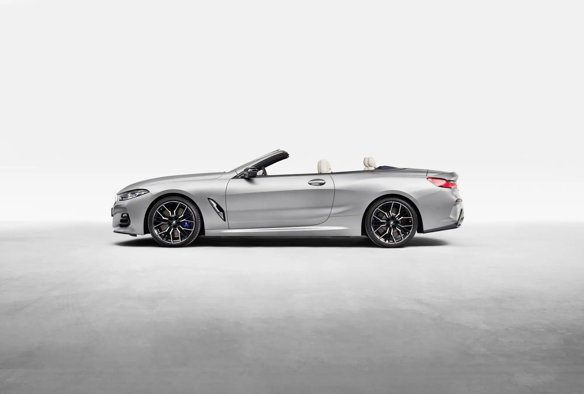 BMW Serie 8 ed M8 2023 - Foto - 73