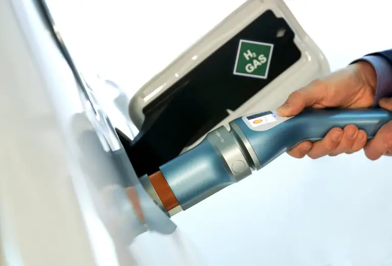 BMW Shell - Stazione di rifornimento idrogeno Oasis - 3
