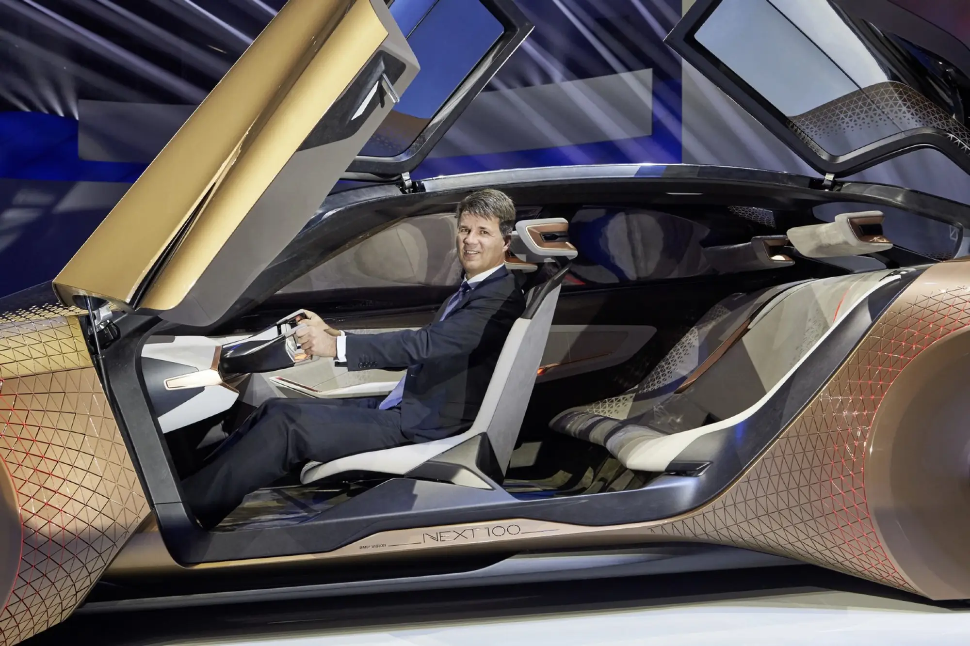 BMW Vision Next 100 Concept - 95