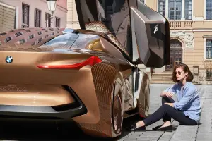 BMW Vision Next 100 - 31