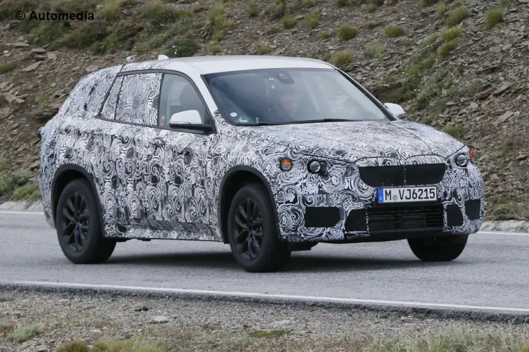 BMW X1 2015 - Foto spia 01-07-2014 - 1