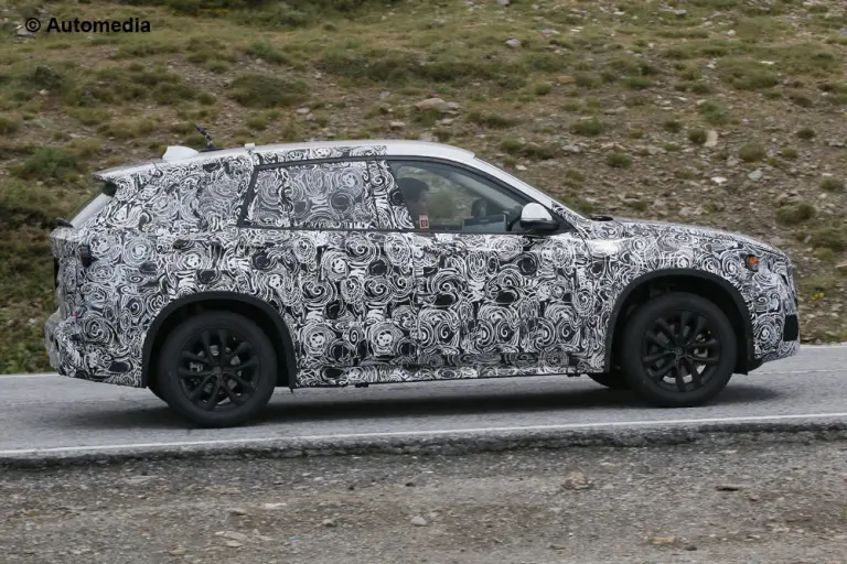 BMW X1 2015 - Foto spia 01-07-2014 - 3