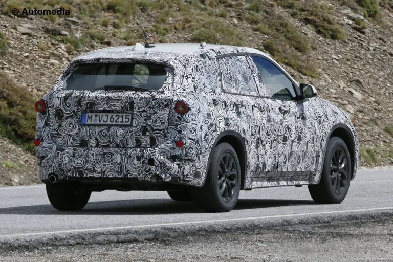 BMW X1 2015 - Foto spia 01-07-2014 - 5