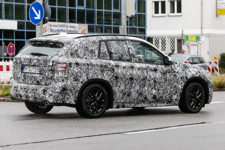 BMW X1 2015 - Foto spia 11-07-2014 - 3