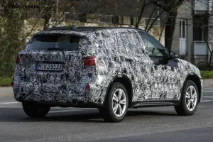 BMW X1 2015 - Foto spia 17-12-2014