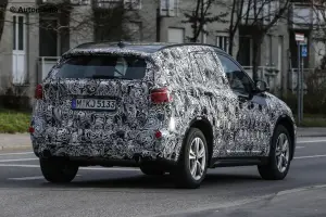 BMW X1 2015 - Foto spia 17-12-2014