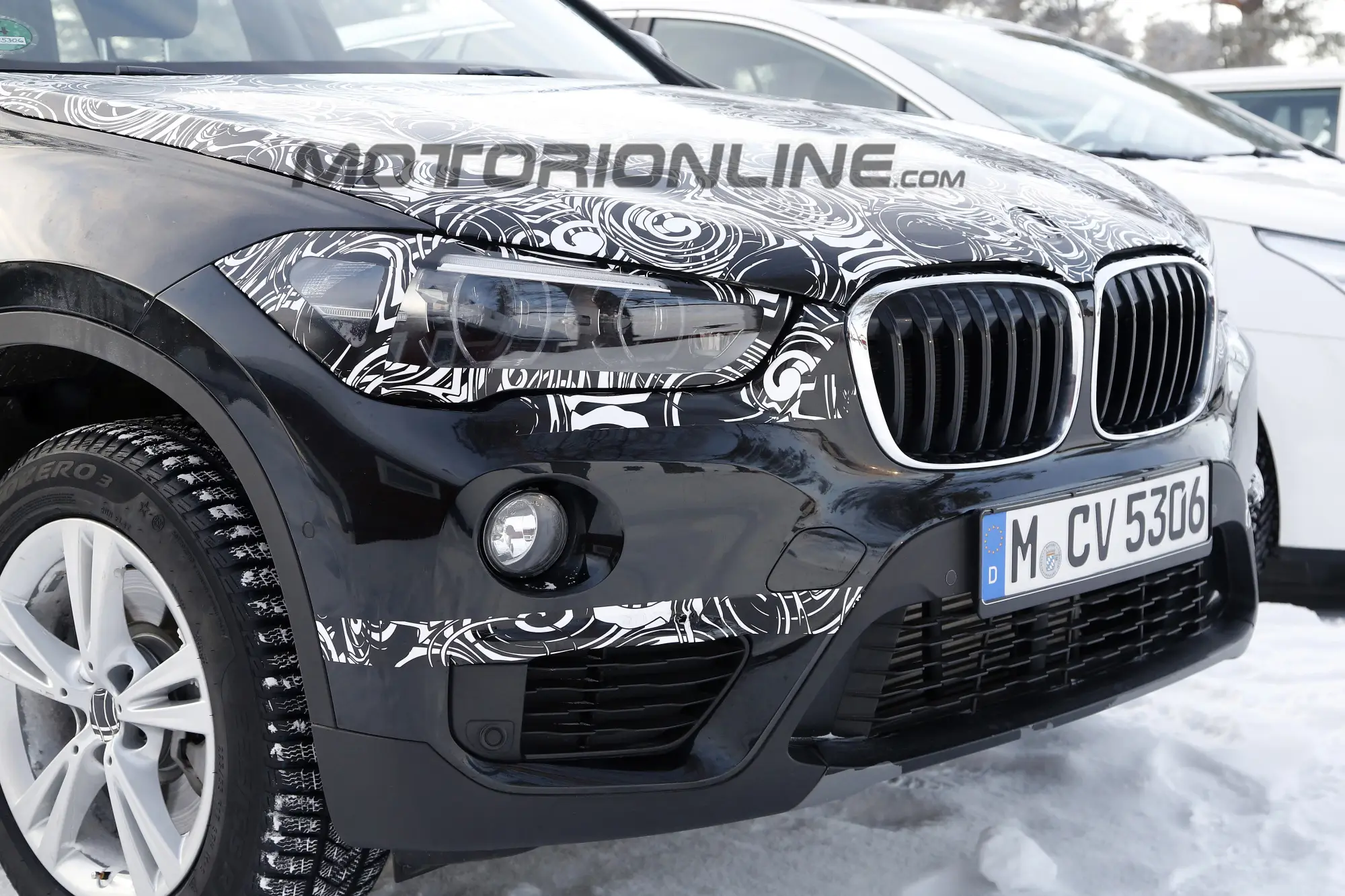 BMW X1 a passo lungo - Foto spia 22-01-2016 - 8