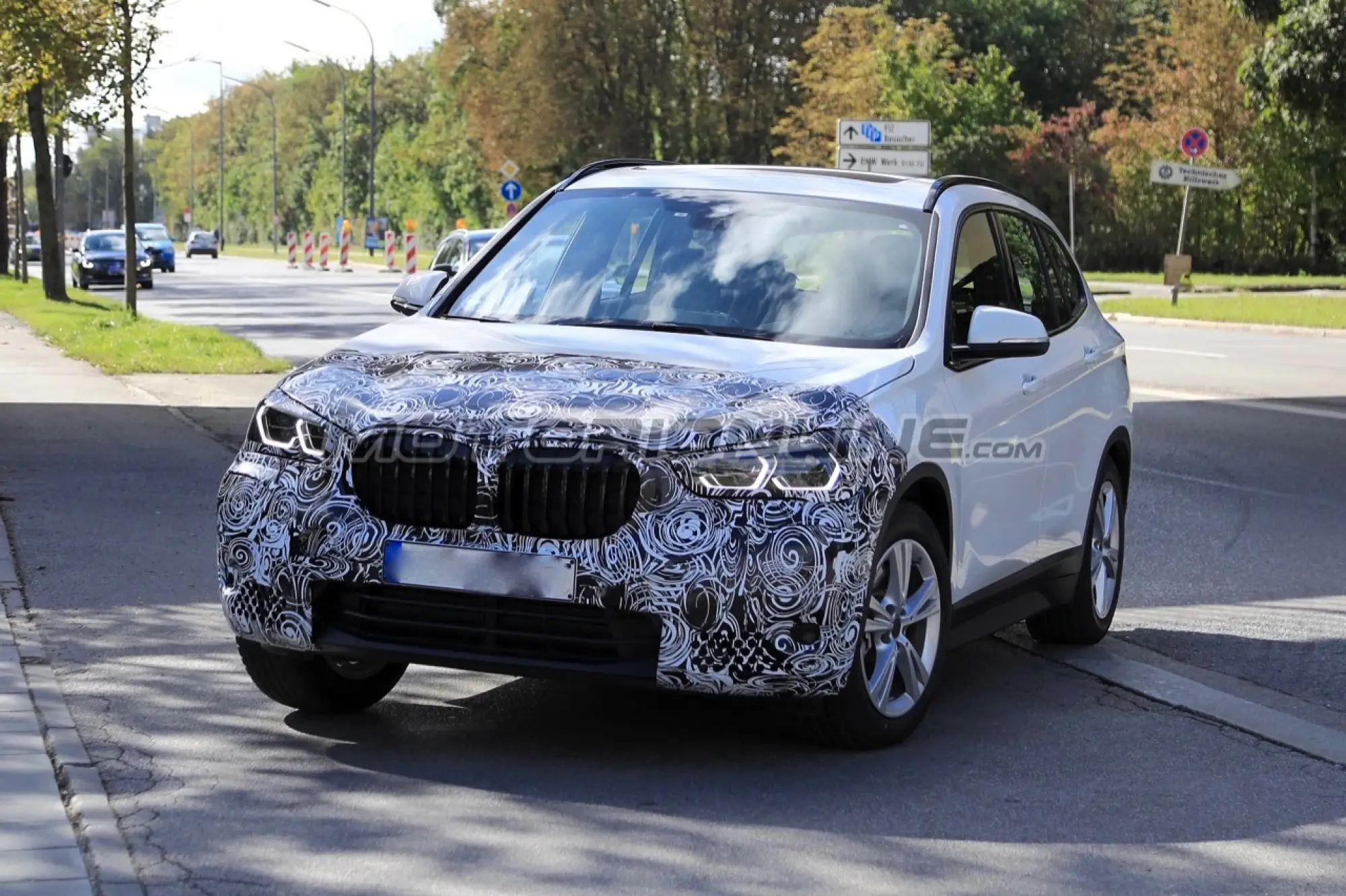 BMW X1 - Foto spia 09-10-2018 - 2