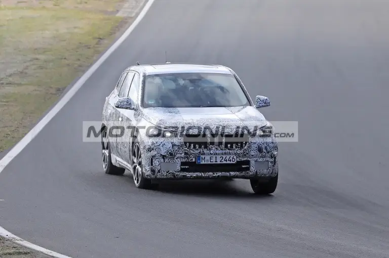 BMW X1 - Foto spia 19-4-2021 - 9