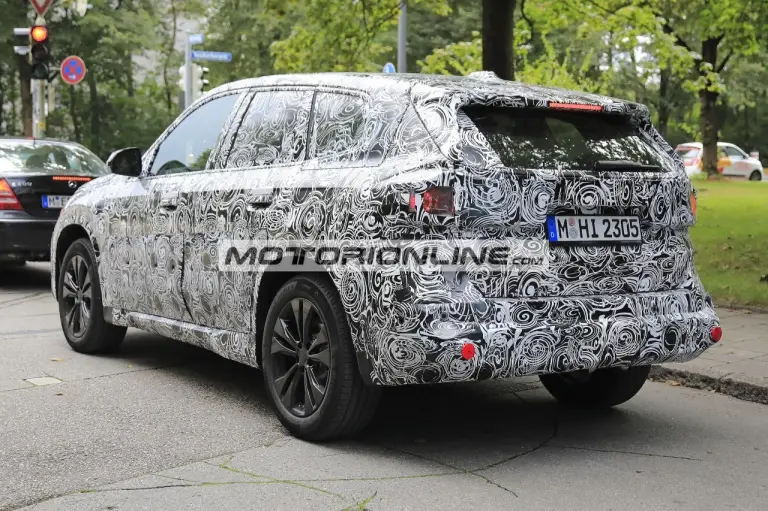 BMW X1 - Foto spia 8-9-2020 - 8