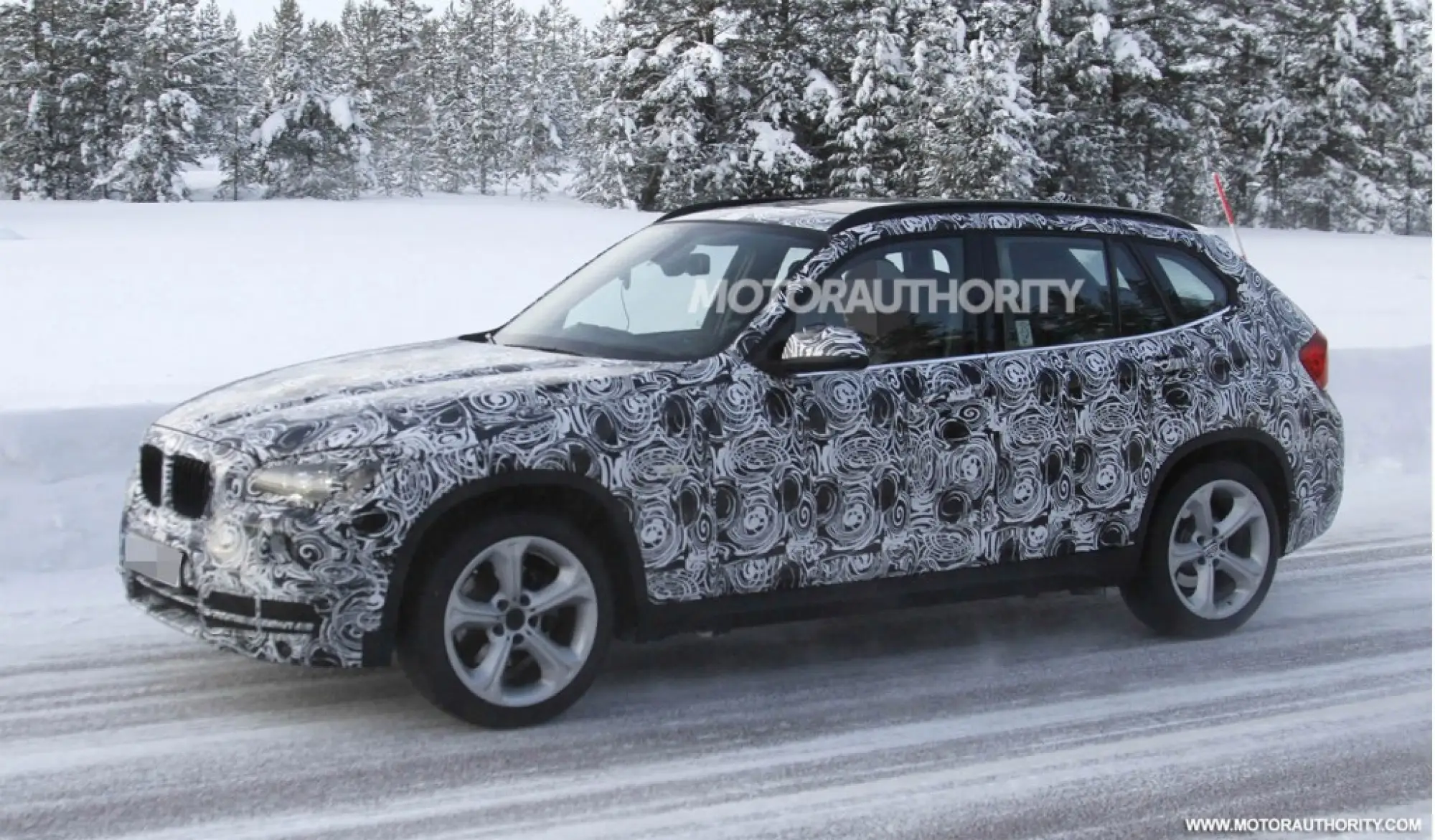 BMW X1 restyling foto spia febbraio 2012 - 4