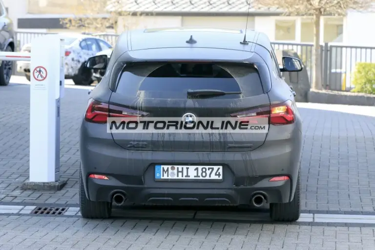 BMW X2 facelift - Foto spia 23-4-2020 - 11