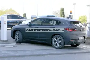 BMW X2 facelift - Foto spia 23-4-2020 - 8