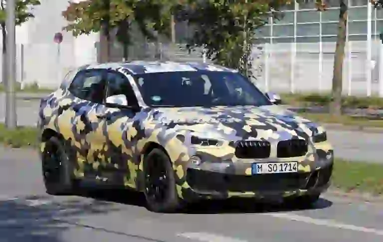 BMW X2 foto spia Monaco - 1