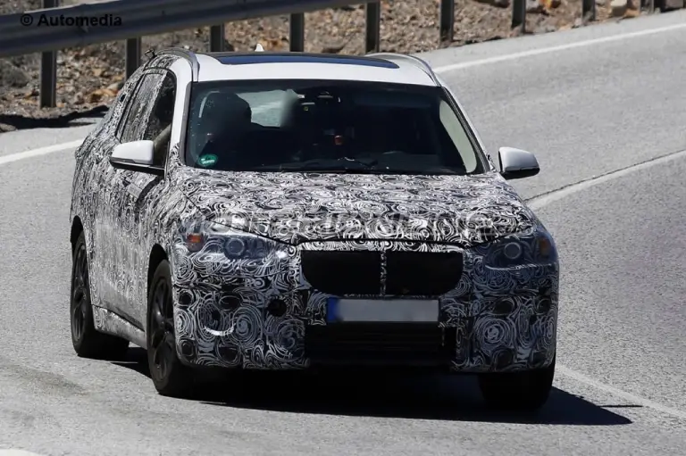 BMW X2 o misterioso crossover - Foto spia 06-08-2015 - 1