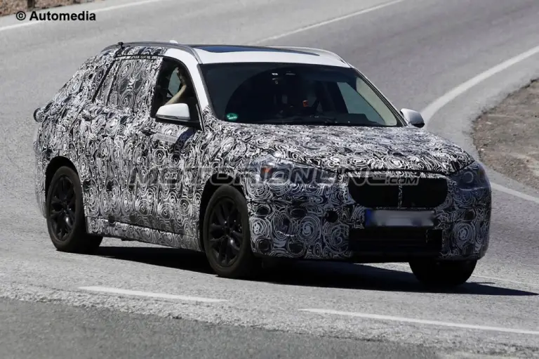 BMW X2 o misterioso crossover - Foto spia 06-08-2015 - 2