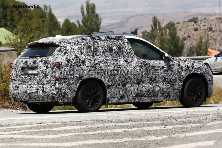 BMW X2 o misterioso crossover - Foto spia 06-08-2015 - 5