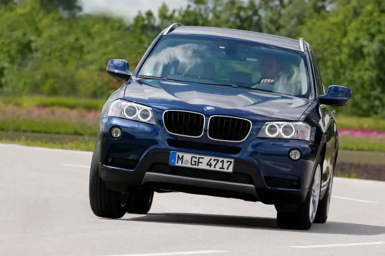 BMW X3 2011 nuovi motori xDrive20i xDrive35d - 8