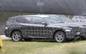 BMW X3 2023 - Foto spia 01-07-2022