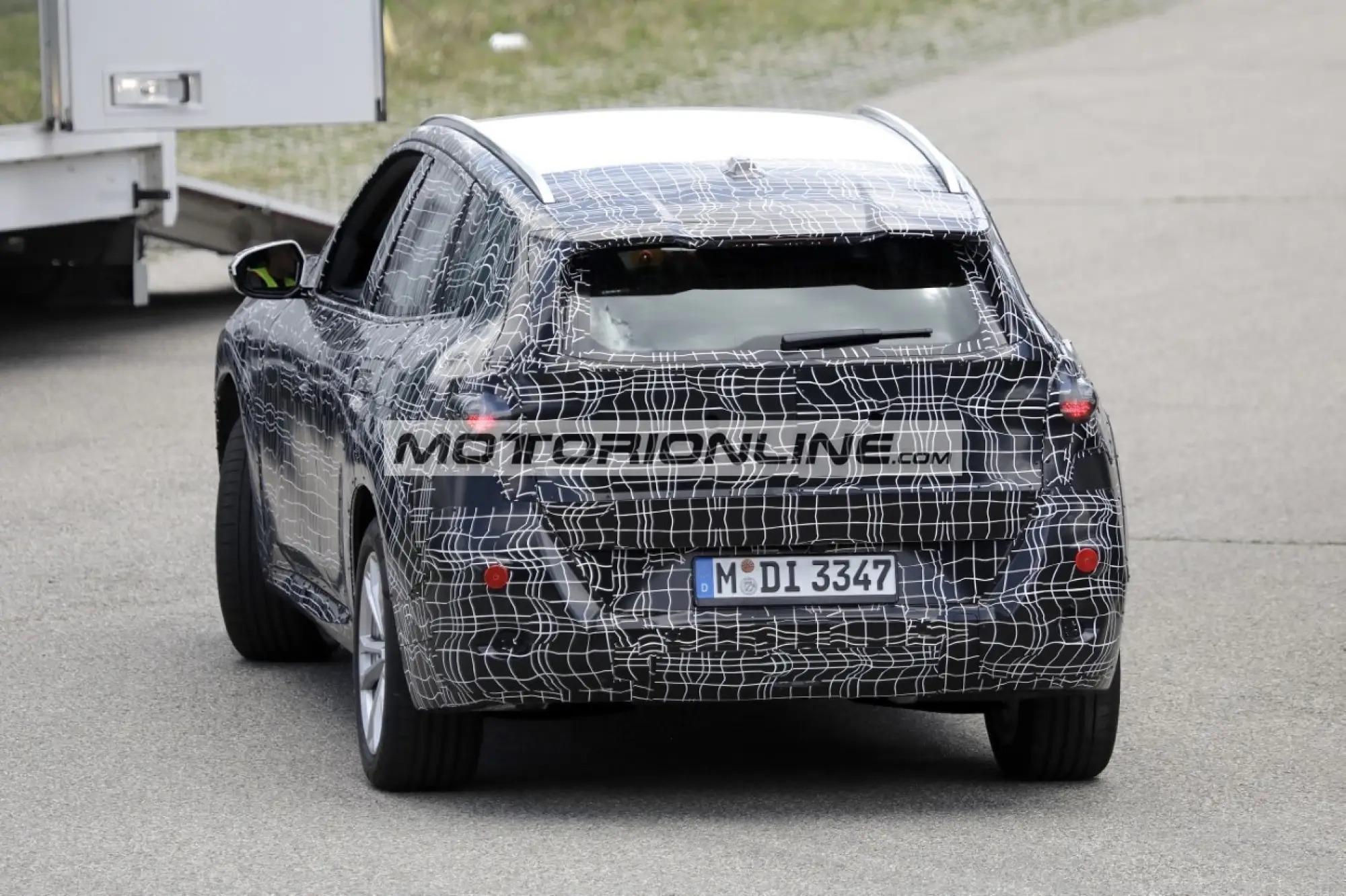 BMW X3 - Foto spia 29-7-2022 - 11