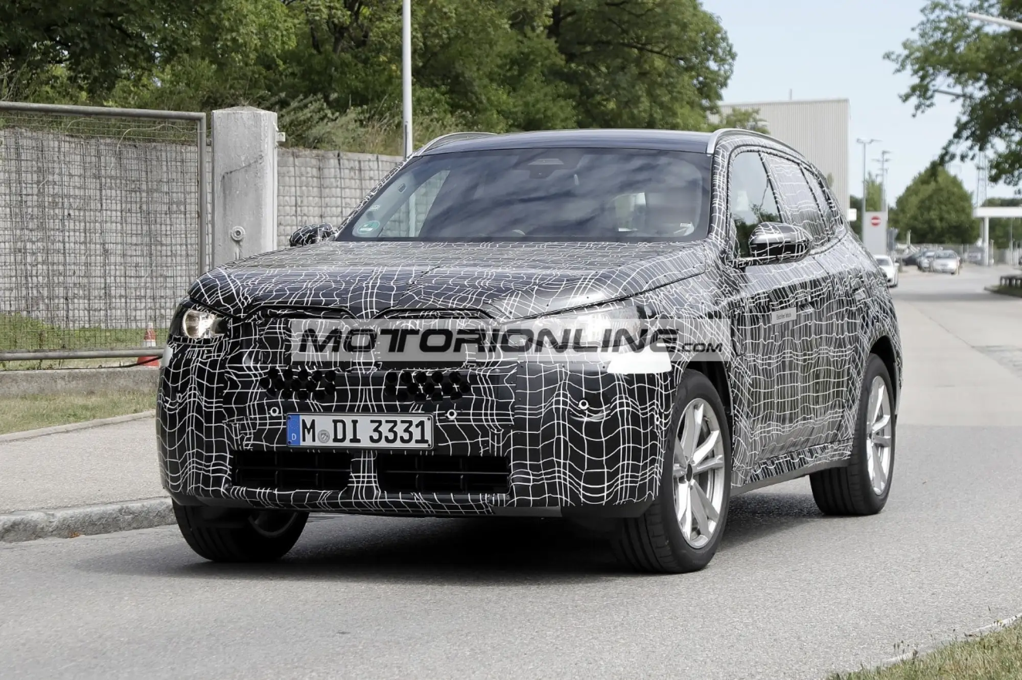 BMW X3 - Foto spia 29-7-2022 - 16