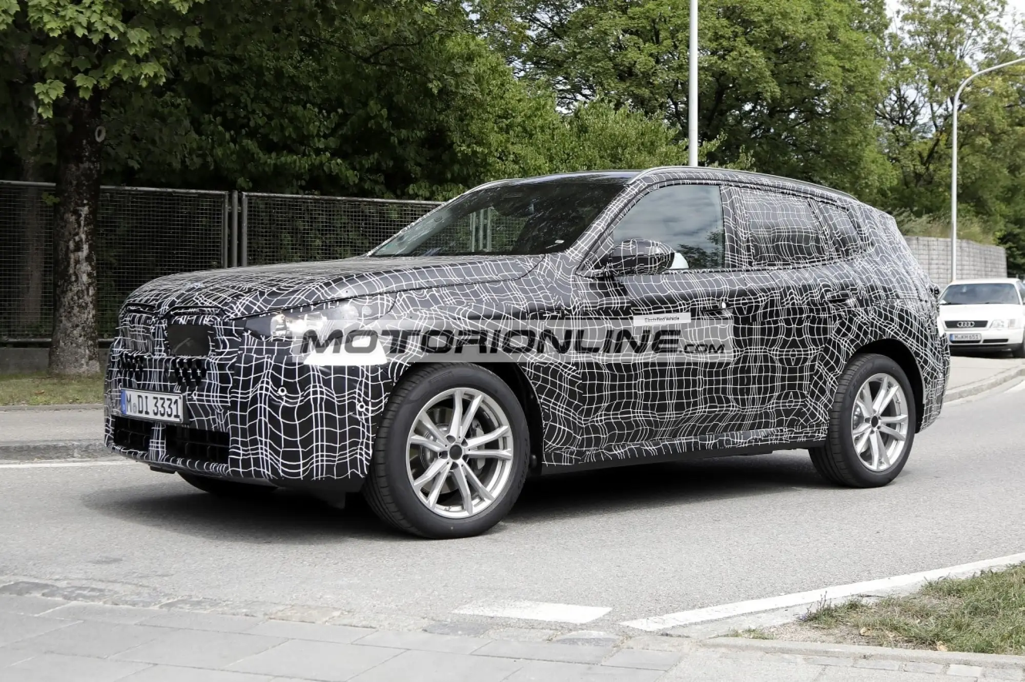 BMW X3 - Foto spia 29-7-2022 - 13