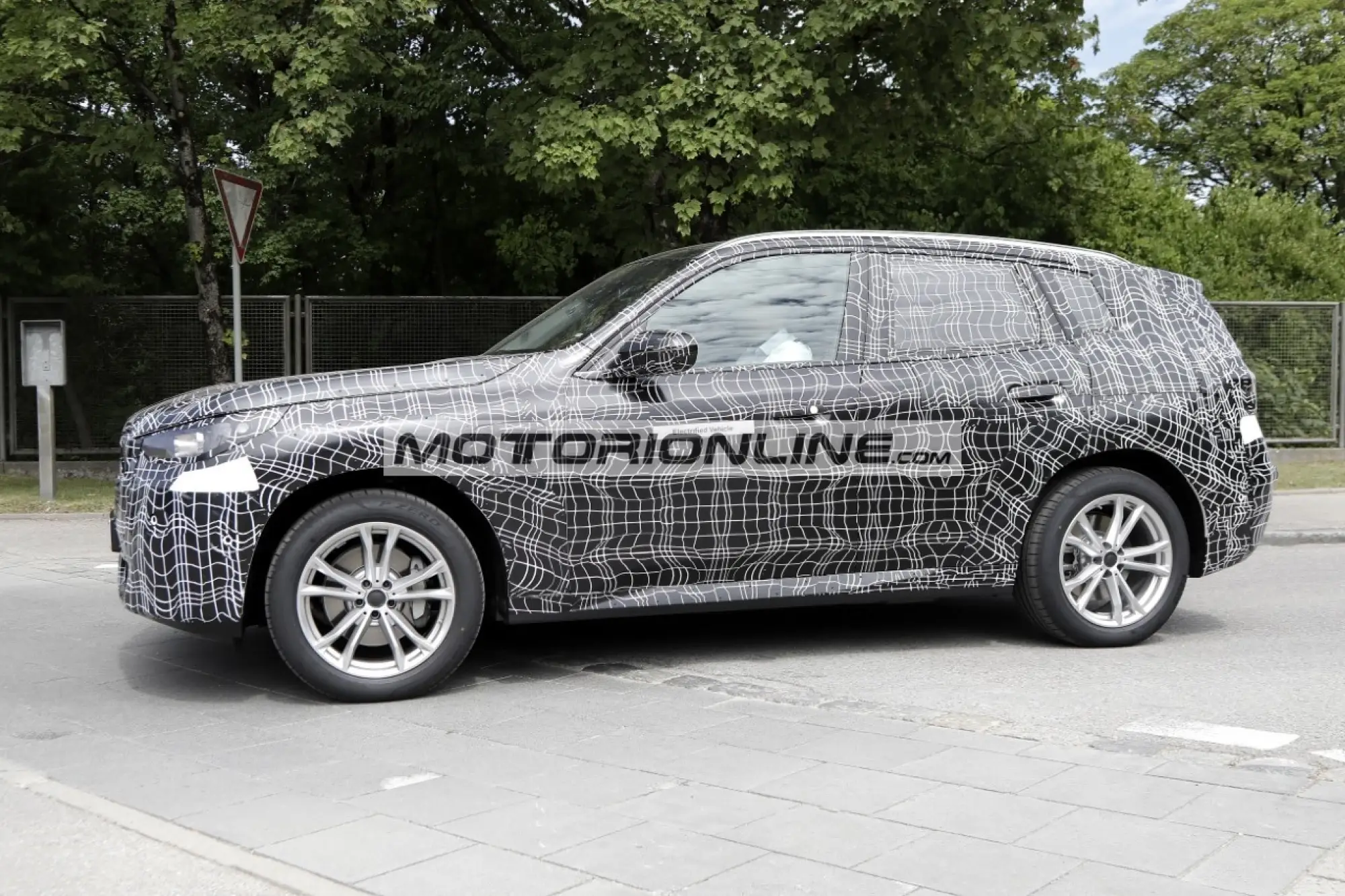 BMW X3 - Foto spia 29-7-2022 - 19