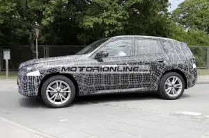 BMW X3 - Foto spia 29-7-2022 - 19