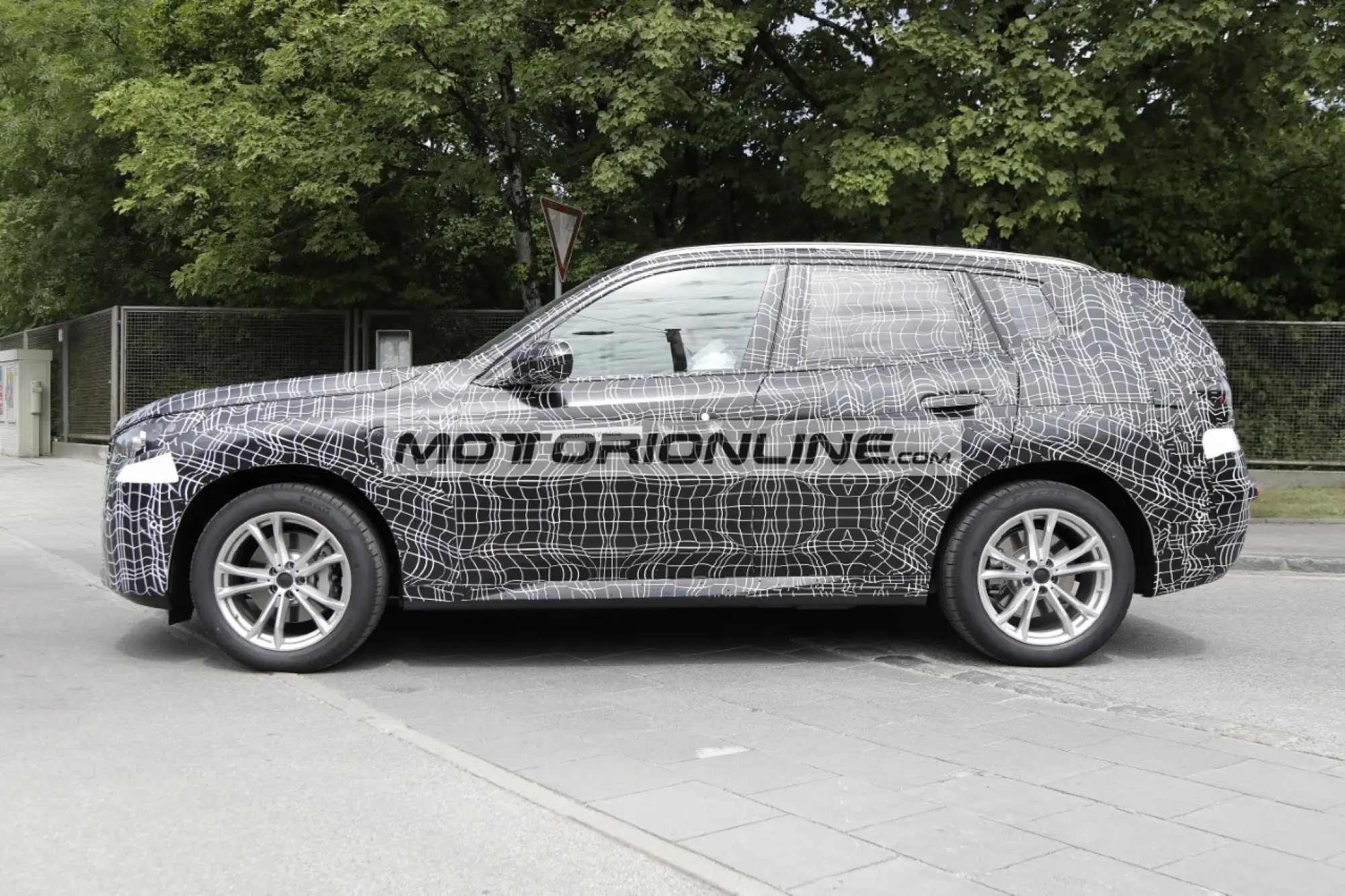 BMW X3 - Foto spia 29-7-2022 - 15
