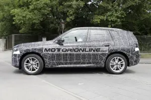 BMW X3 - Foto spia 29-7-2022 - 15