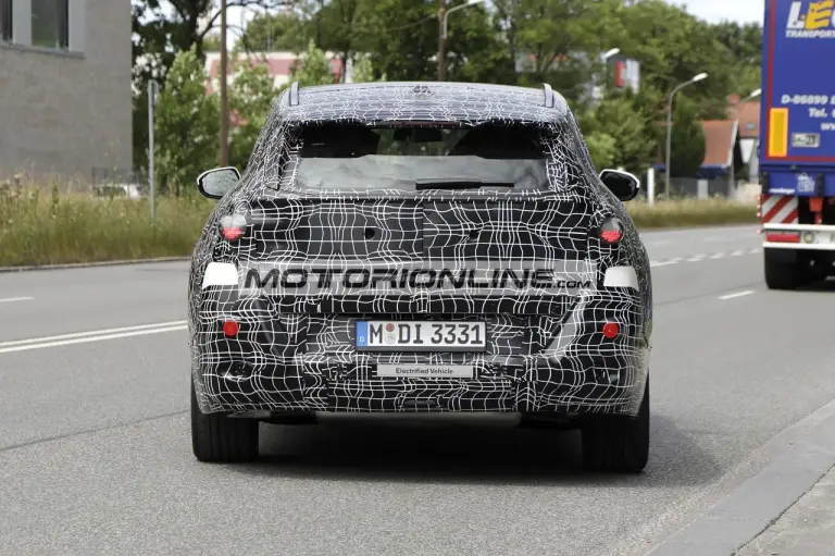 BMW X3 - Foto spia 29-7-2022 - 21