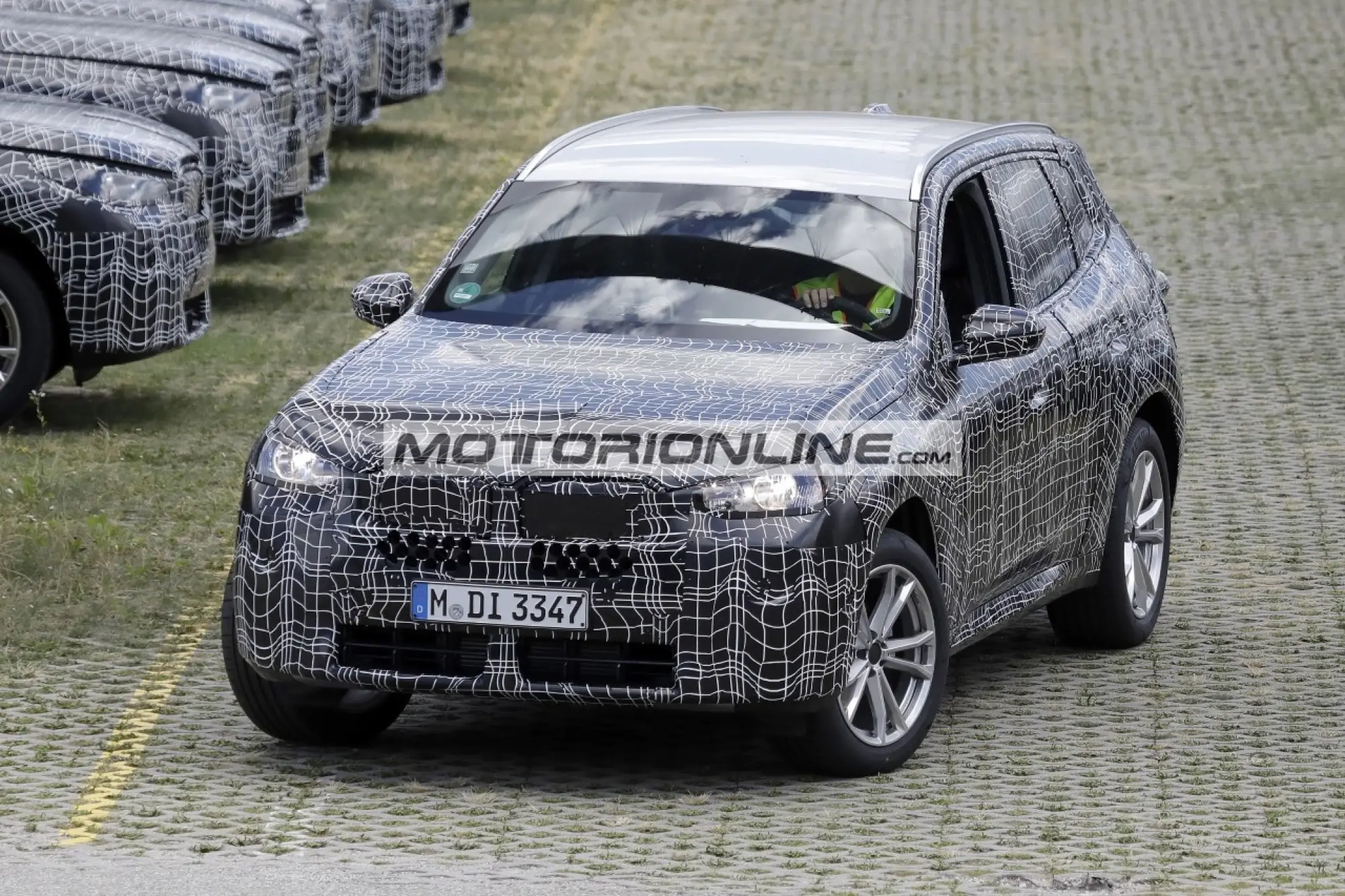 BMW X3 - Foto spia 29-7-2022 - 7