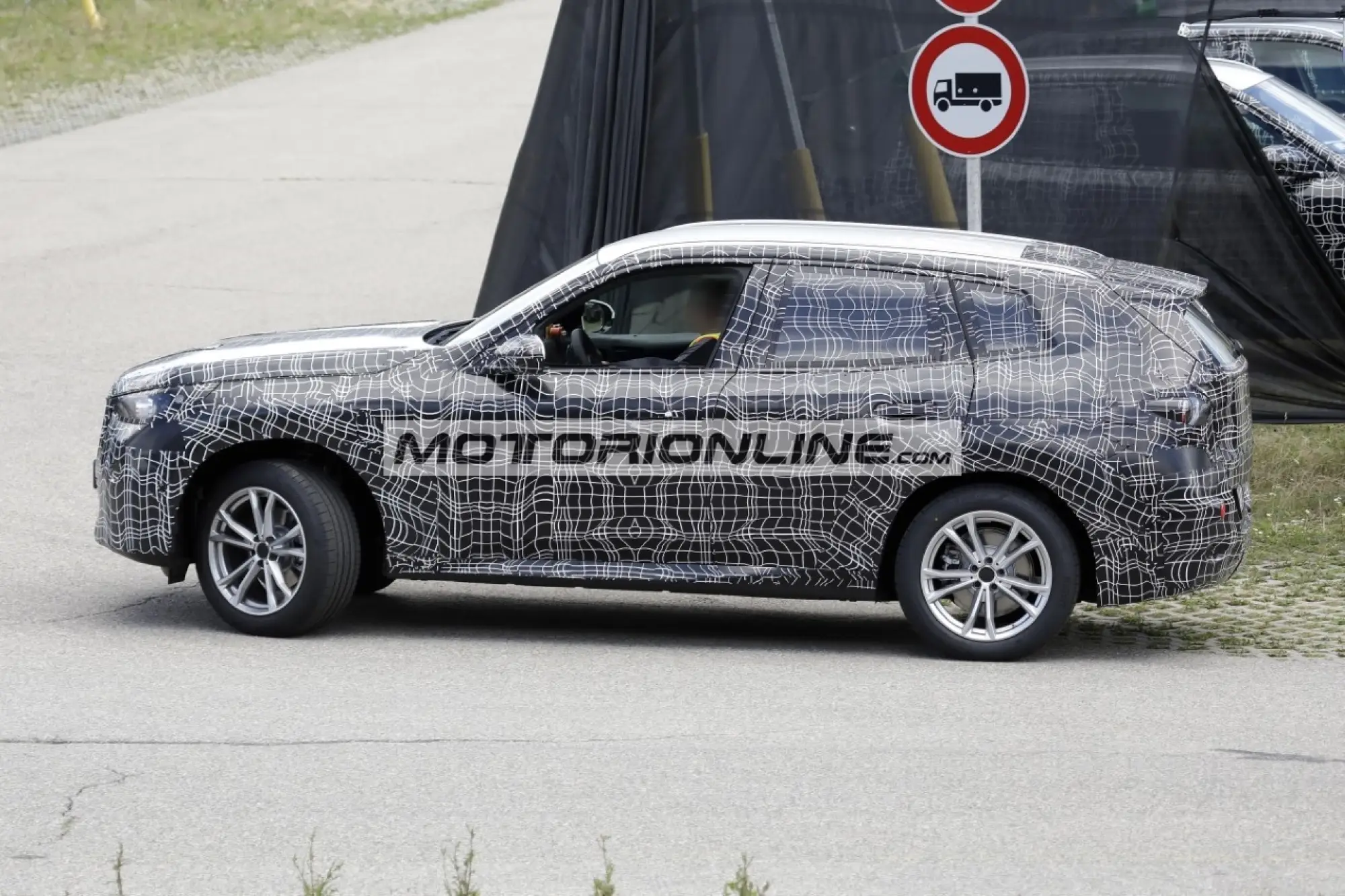 BMW X3 - Foto spia 29-7-2022 - 5