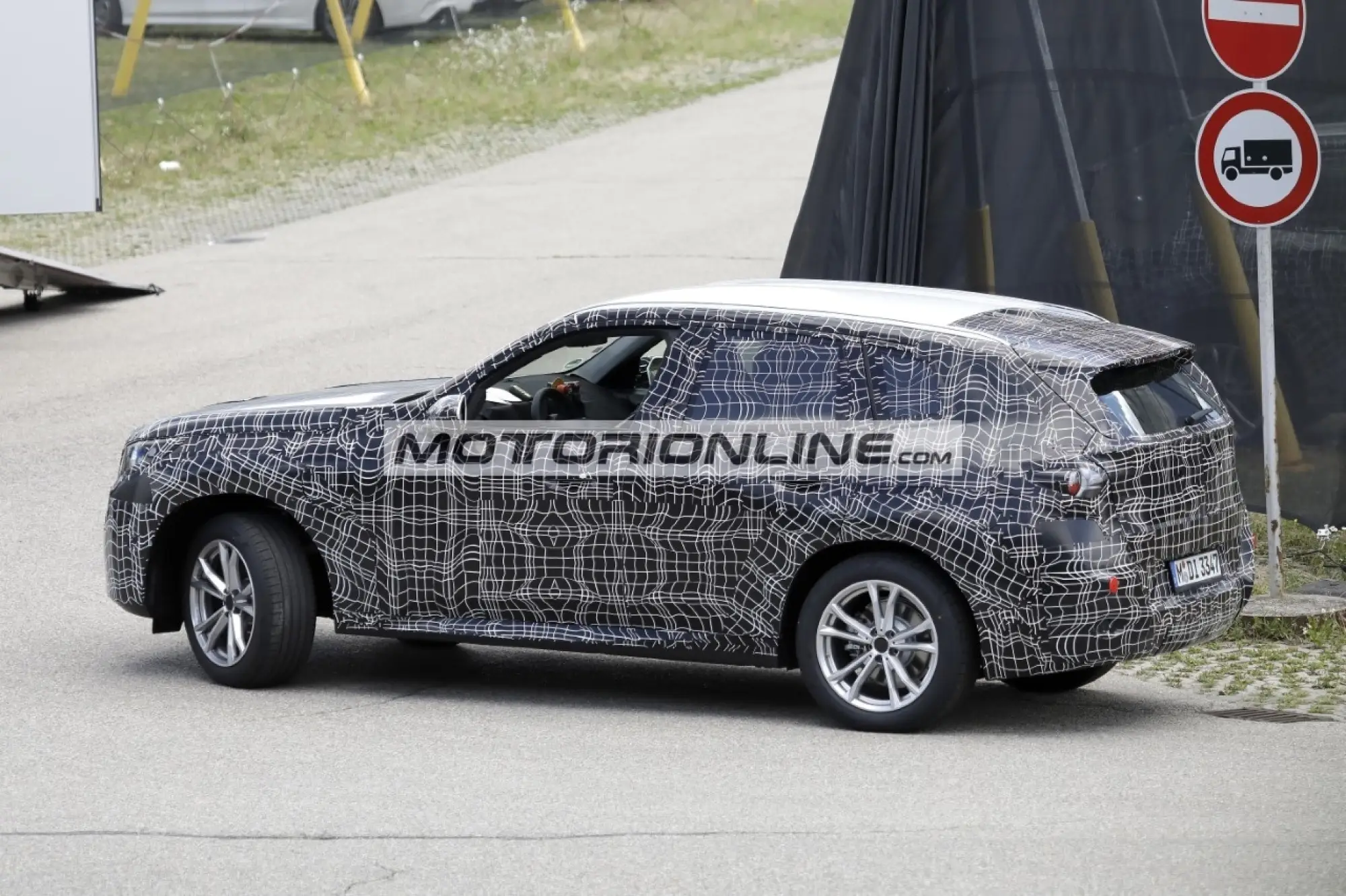 BMW X3 - Foto spia 29-7-2022 - 12