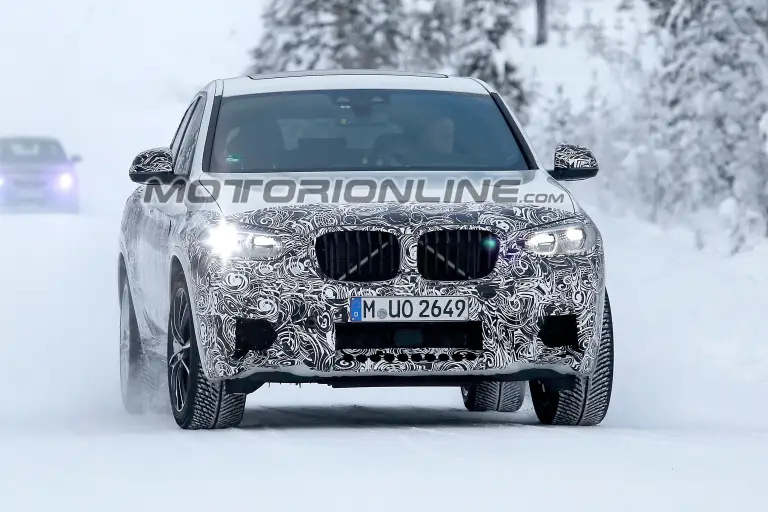 BMW X4 M foto spia 5 febbraio 2018 - 1