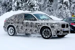 BMW X4 M foto spia 5 febbraio 2018