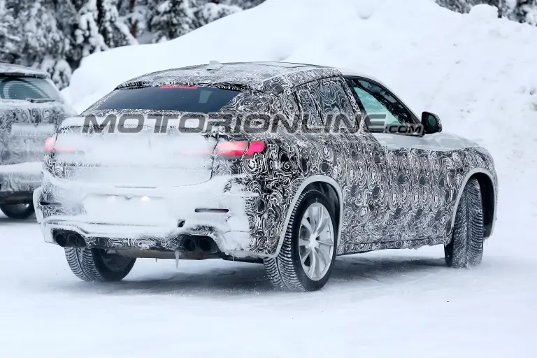 BMW X4 M foto spia 5 febbraio 2018 - 7