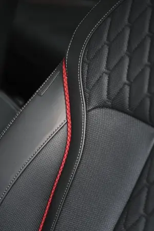 BMW X5 e X6 Black Vermilion - X7 Frozen Black Metallic