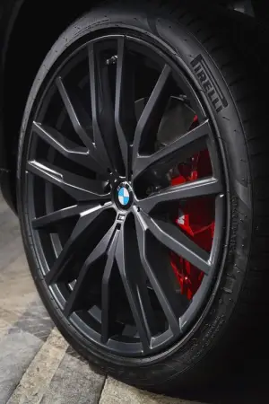 BMW X5 e X6 Black Vermilion - X7 Frozen Black Metallic