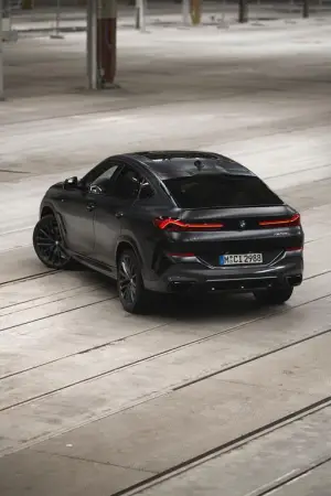 BMW X5 e X6 Black Vermilion - X7 Frozen Black Metallic