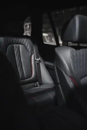 BMW X5 e X6 Black Vermilion - X7 Frozen Black Metallic