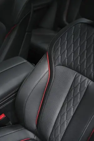 BMW X5 e X6 Black Vermilion - X7 Frozen Black Metallic