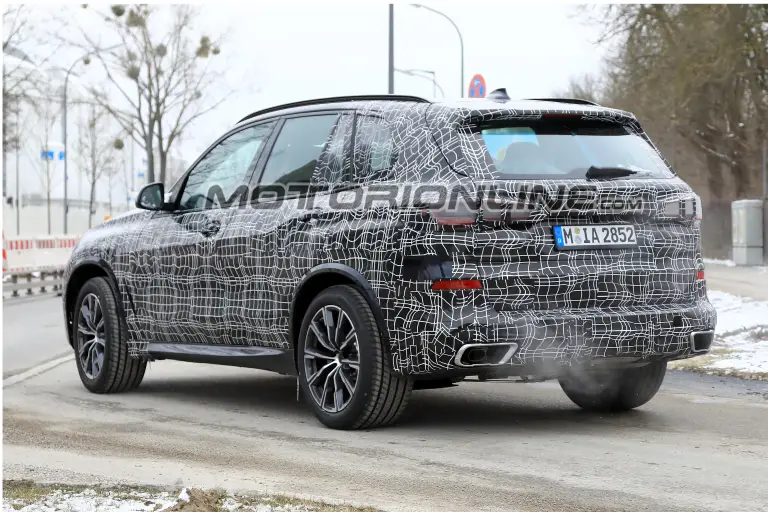 BMW X5 foto spia 3 Aprile 2018 - 8