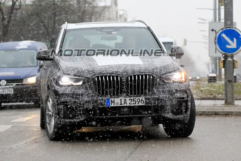 BMW X5 foto spia 3 Aprile 2018 - 11