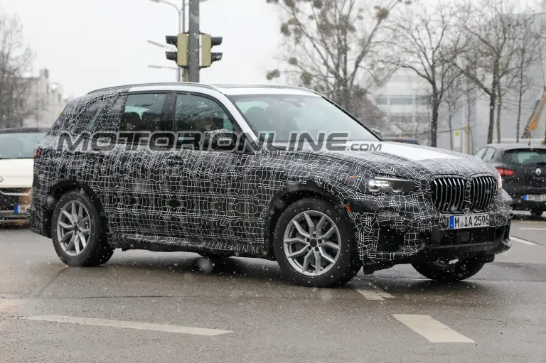 BMW X5 foto spia 3 Aprile 2018 - 13